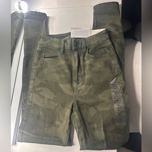 American Eagle Outfitters Green Camouflage Skinny Jeans with ripped knees - Picture 2 of 5
